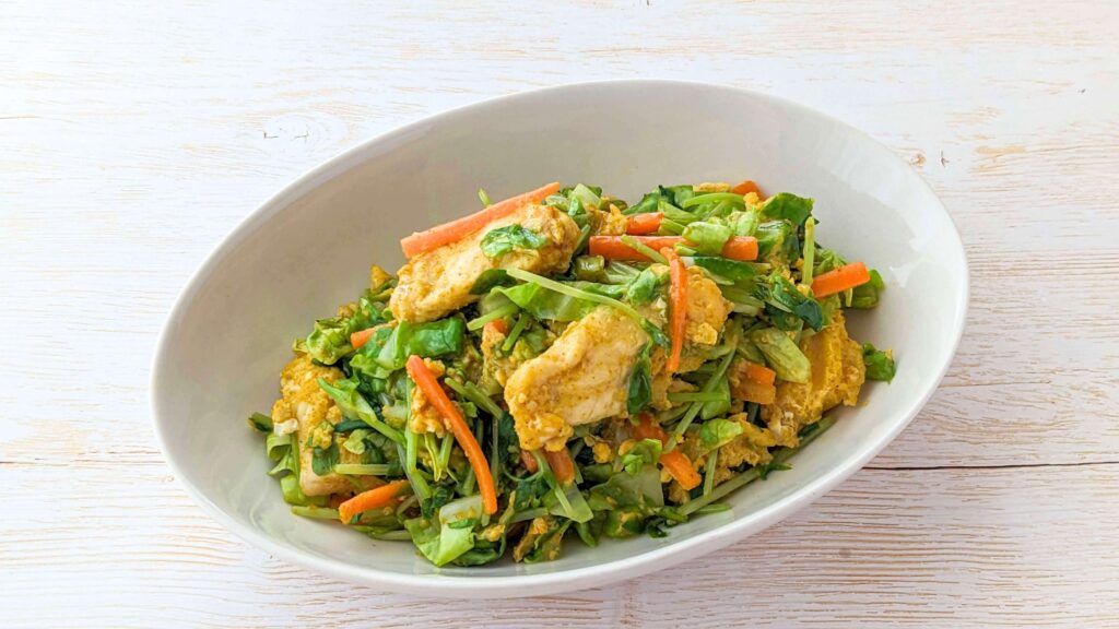 【レシピ】電子レンジで簡単！鶏肉と野菜のカレー卵とじ