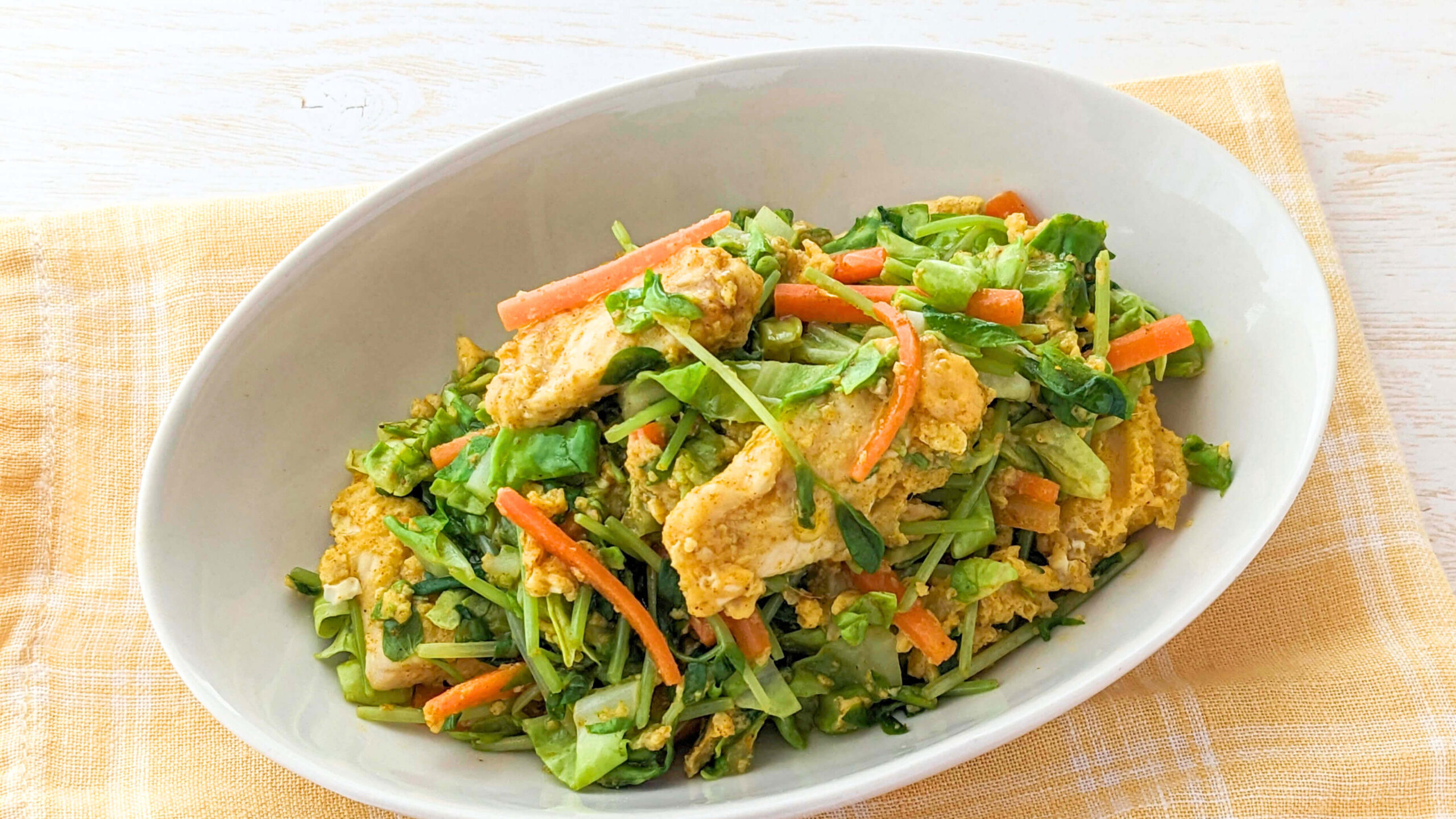 【レシピ】電子レンジで簡単！鶏肉と野菜のカレー卵とじ
